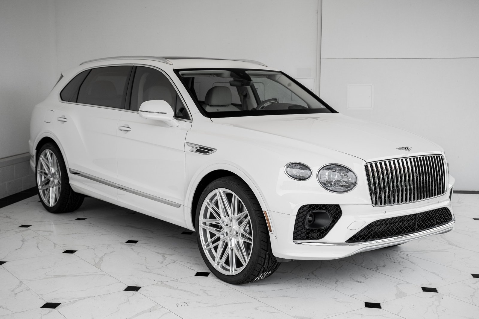 2023 BENTLEY BENTAYGA EWB V8 (1)