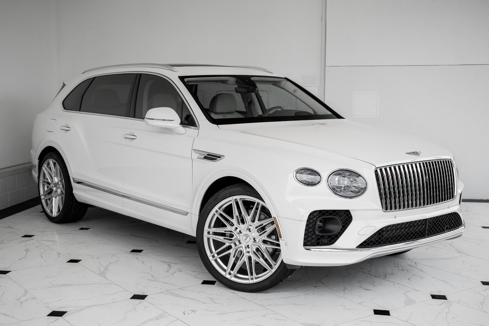 2023 BENTLEY BENTAYGA EWB V8 (36)