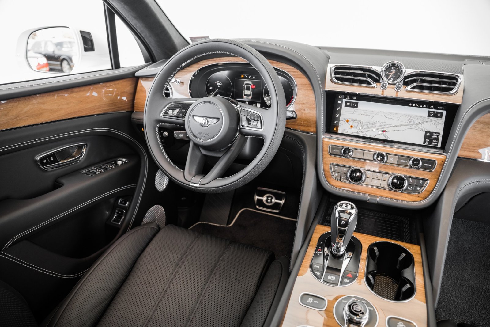 2023 BENTLEY BENTAYGA V8 (23)