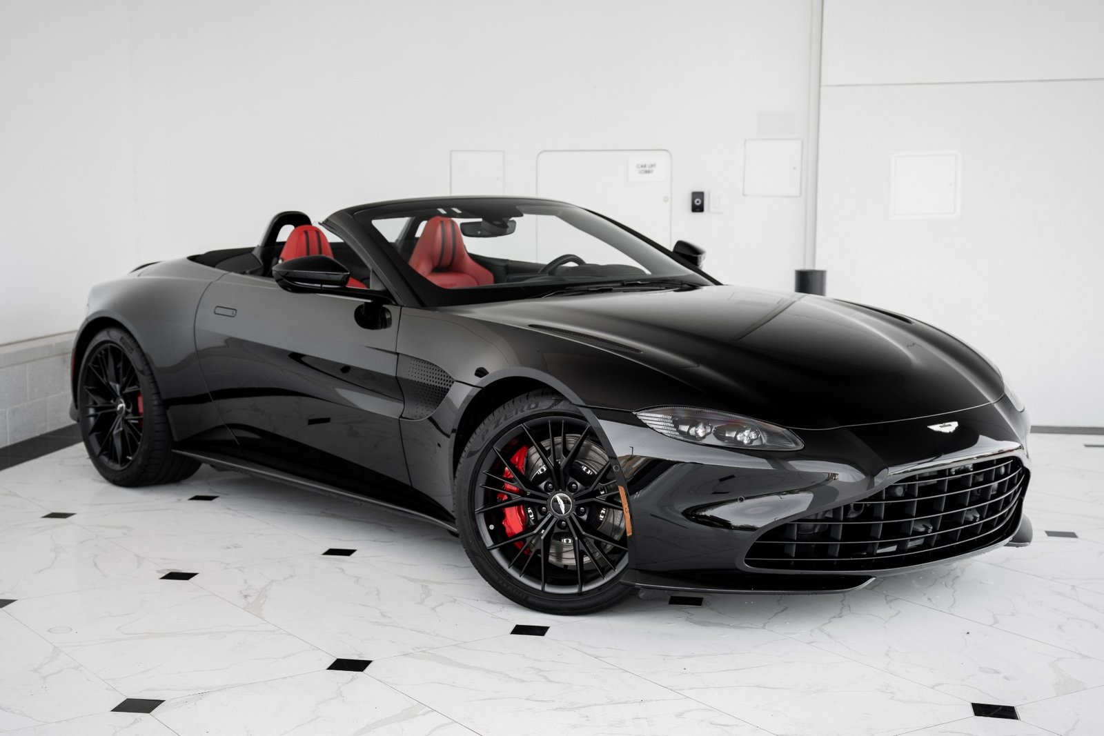 2021 ASTON MARTIN VANTAGE V8 ROADSTER (25)