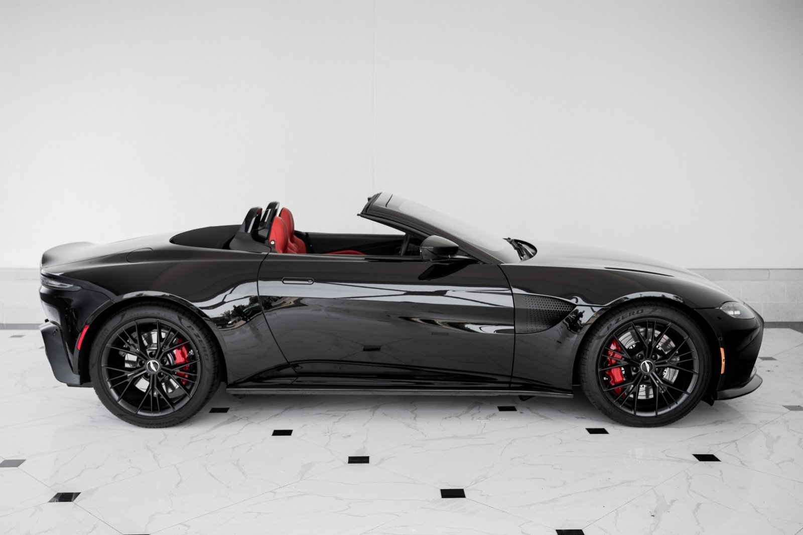 2021 ASTON MARTIN VANTAGE V8 ROADSTER (27)