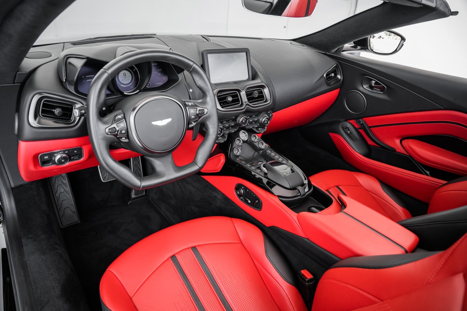 2021 ASTON MARTIN VANTAGE V8 ROADSTER (32)