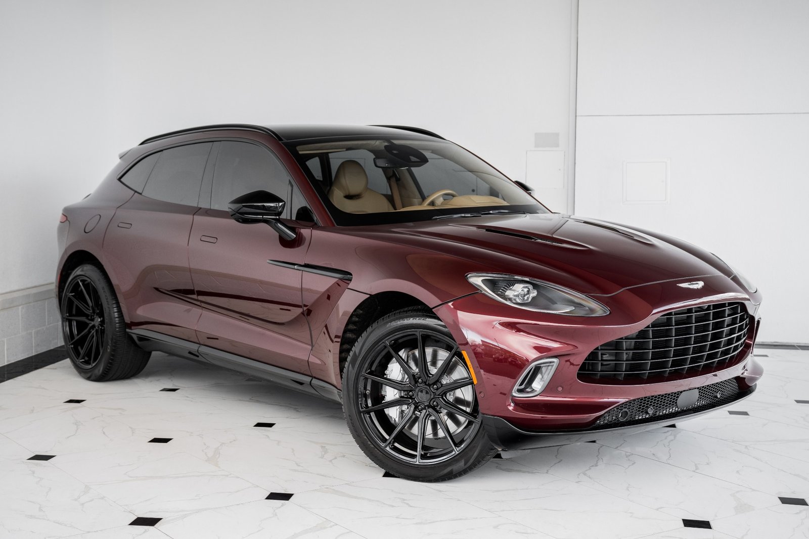 Used-2021-Aston-Martin-DBX-550 (1)