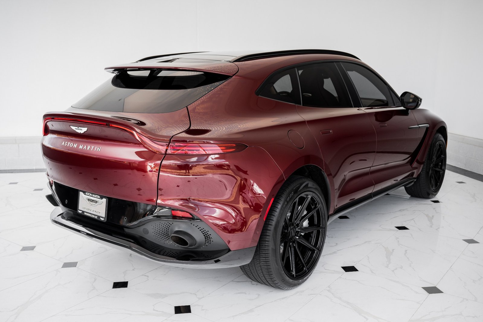 Used-2021-Aston-Martin-DBX-550 (3)