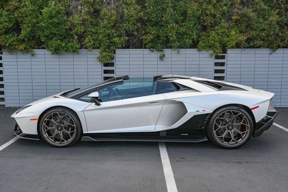 Used 2022 Lamborghini Aventador Ultimae (11)