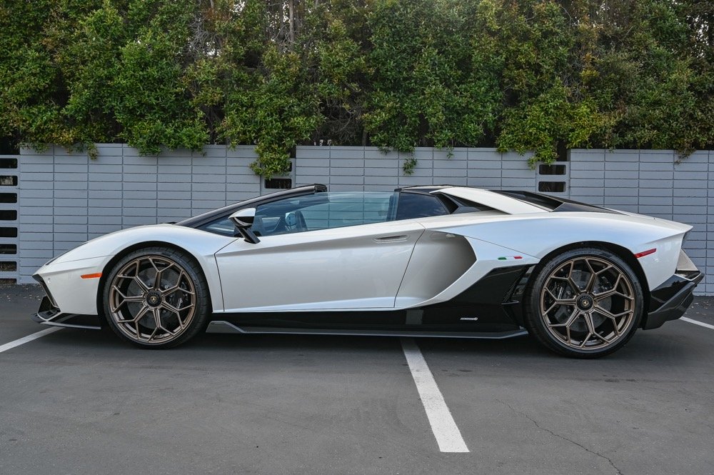 Used 2022 Lamborghini Aventador Ultimae (12)