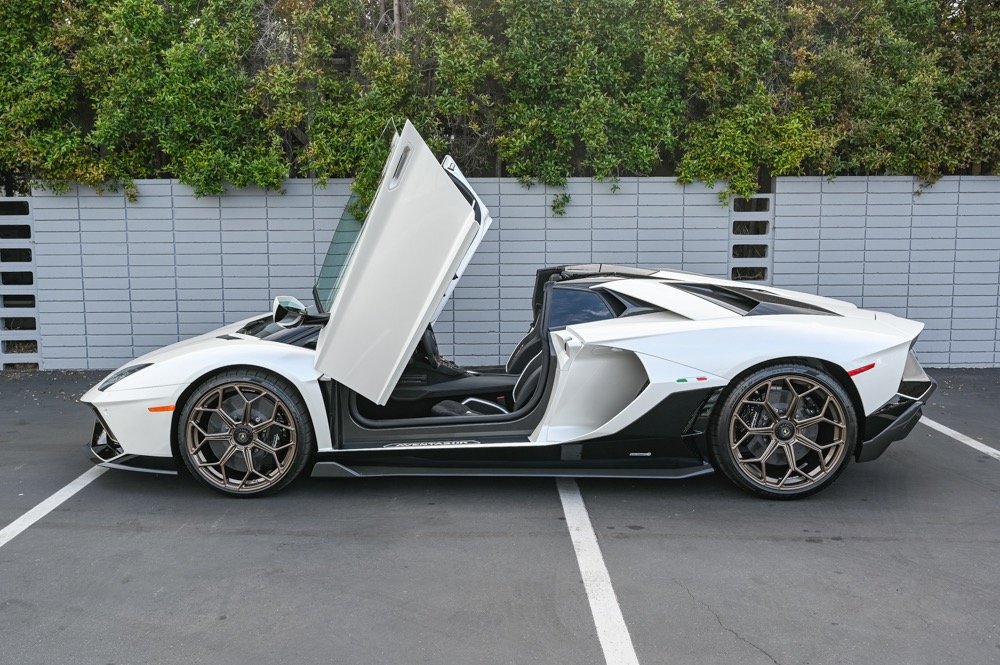 Used 2022 Lamborghini Aventador Ultimae (13)