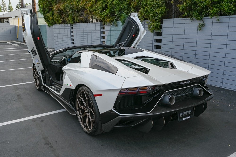 Used 2022 Lamborghini Aventador Ultimae (15)