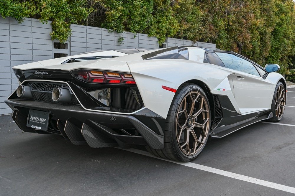 Used 2022 Lamborghini Aventador Ultimae (16)