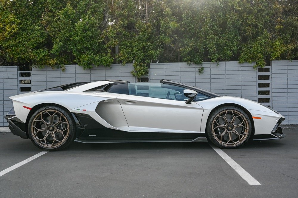 Used 2022 Lamborghini Aventador Ultimae (18)