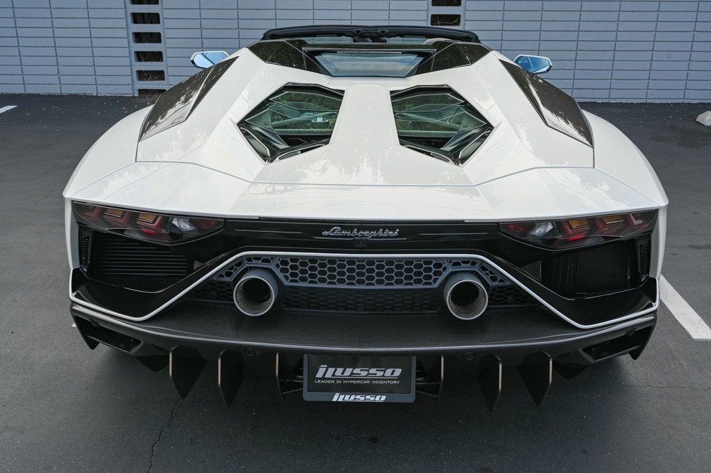 Used 2022 Lamborghini Aventador Ultimae (2)