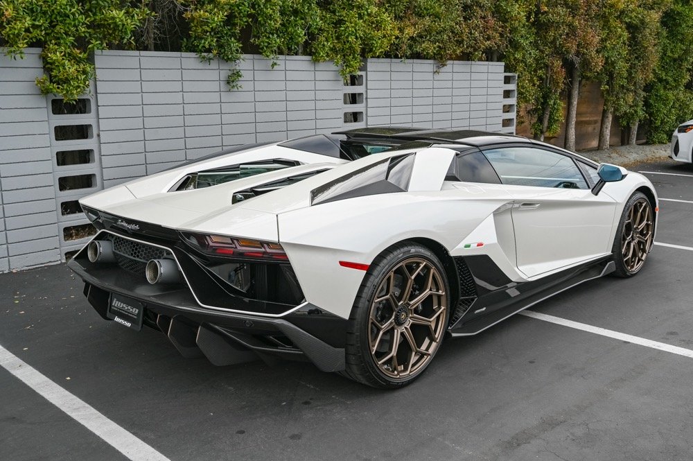 Used 2022 Lamborghini Aventador Ultimae (26)