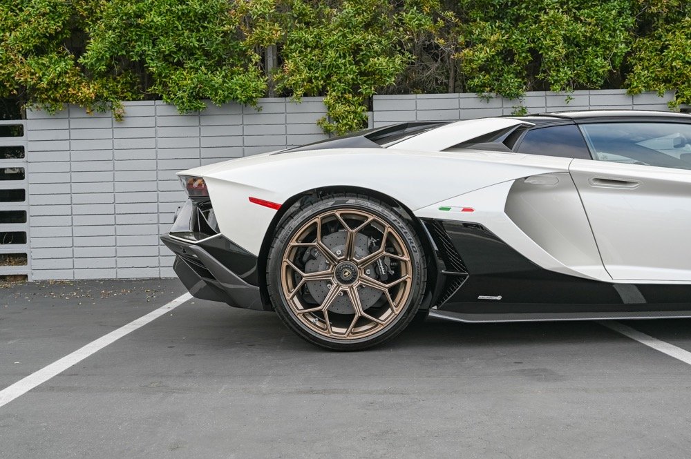 Used 2022 Lamborghini Aventador Ultimae (29)