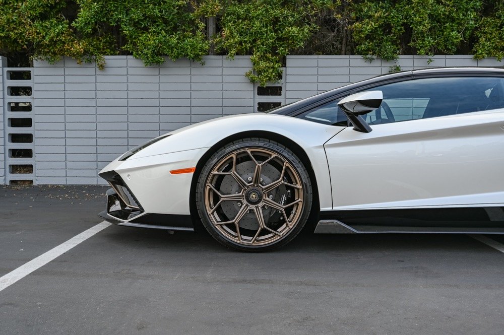 Used 2022 Lamborghini Aventador Ultimae (30)