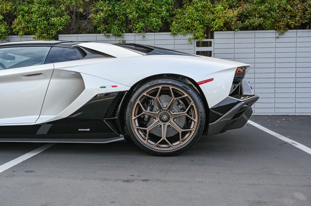 Used 2022 Lamborghini Aventador Ultimae (31)