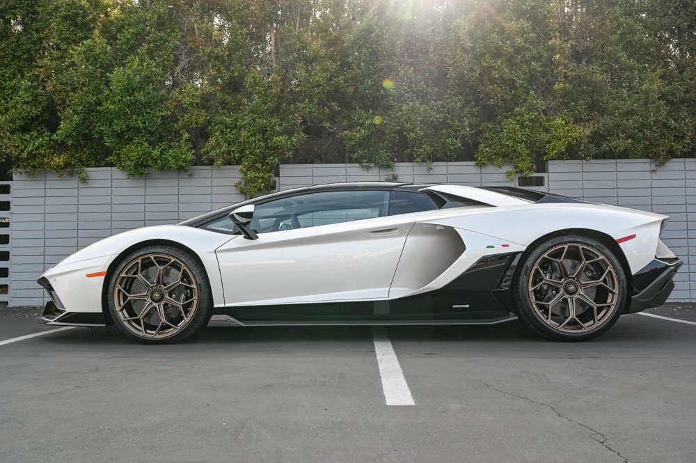 Used 2022 Lamborghini Aventador Ultimae (33)