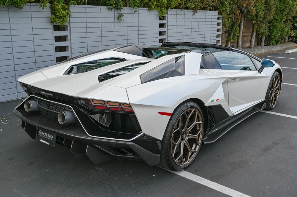 Used 2022 Lamborghini Aventador Ultimae (61)