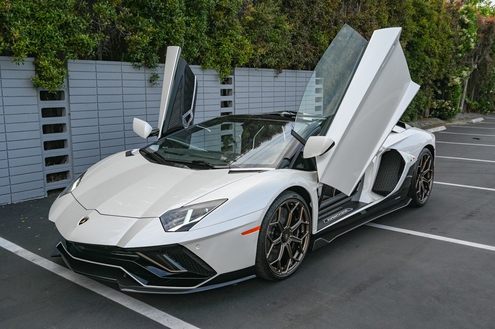 Used 2022 Lamborghini Aventador Ultimae (9)