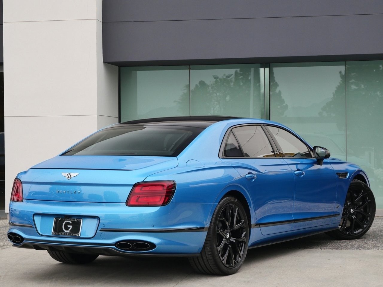 Buy 2023 Bentley Flying Spur S Sedan (31)