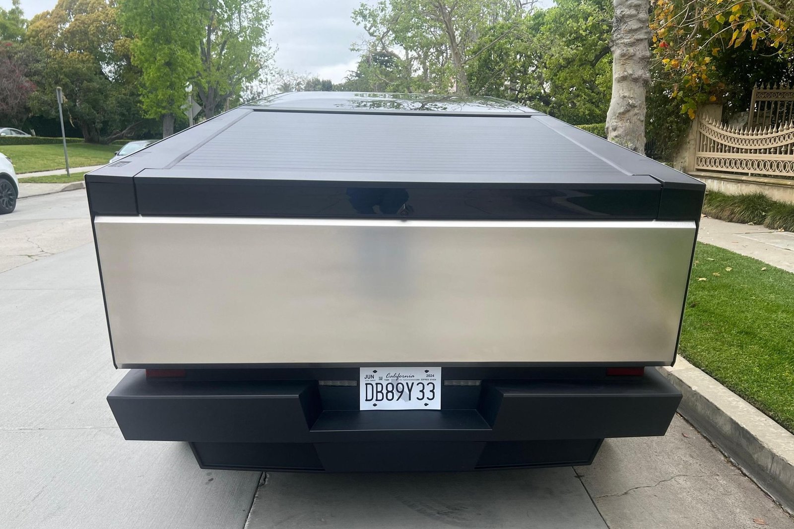 Tesla Cybertruck For Sale (98)